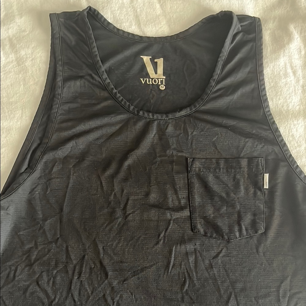 Vuori black sleeveless tank top with pocket size M. 
Like new, great condition